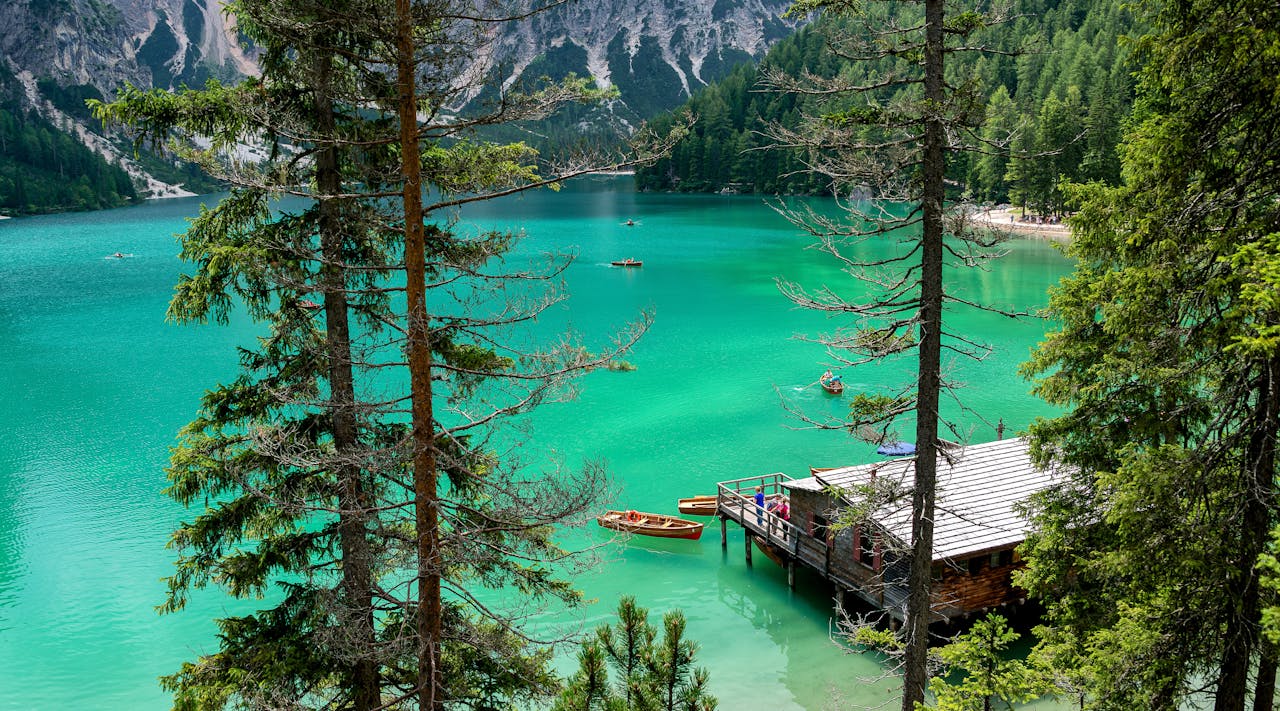 Scenic view of a tranquil alpine lake surrounded by trees and mountains, perfect for relaxation.